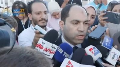 عمرو درويش: لست مسئولا عن قرار الإفراج عن علاء عبدالفتاح من عدمه