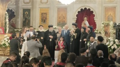 أبرزها مع زعماء ورؤساء.. مشوار البابا تواضروس منذ القرعة الهيكلية في معرض صور بـ كاتدرائية الإسكندرية وطالبة من ذوي الهمم تهديه الورود
