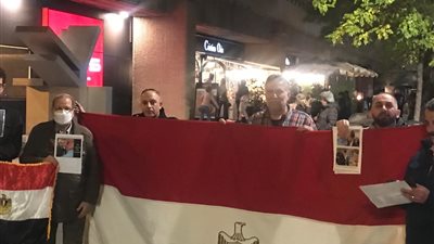 مصريون ينظمون وقفة احتجاجية في العاصمة الإسبانية مدريد تضامنًا مع النائب عمرو درويش