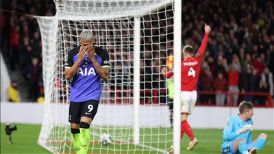 نوتنجهام يقصي توتنهام من كأس الرابطة الإنجليزية بثنائية نظيفة 