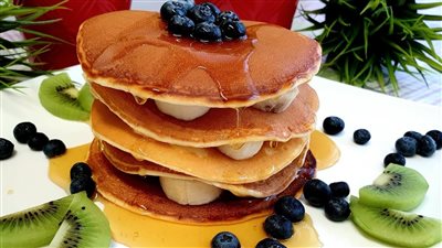 طريقة عمل البان كيك للشيف منال العالم.. فطائر بنكهات التوت والقرفة والبرتقال