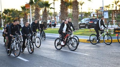 بمشاركة الشباب.. السيسي يتفقد المنطقة الخضراء بالدراجة في شرم الشيخ | صور 