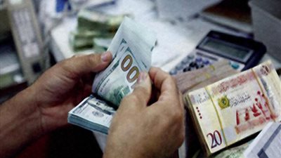 سرق الدولارات من أبوه.. القبض على تاجر النقد الأجنبي بالقاهرة 