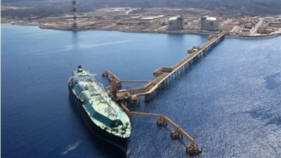 وصفه بالعمل الإرهابي.. بيان أمريكي فرنسي بريطاني يدين الهجوم الحوثي على ميناء قنا النفطي