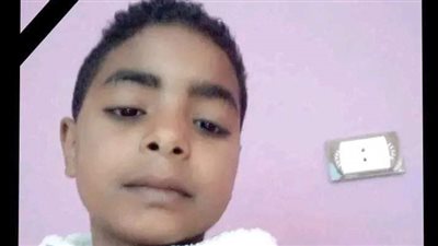 دمه على كتبه.. الحزن يكسو قرية حجازة بقنا بعد مصرع طالب أثناء عودته من مدرسته