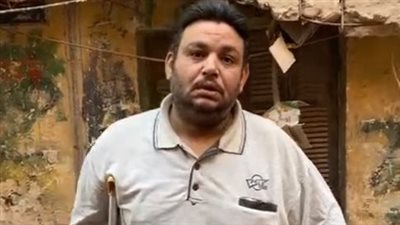 تعبنا من قعدة الشارع.. أحد المتضررين من انهيار عقار إمبابة يناشد المسؤولين توفير مسكن لهم| فيديو