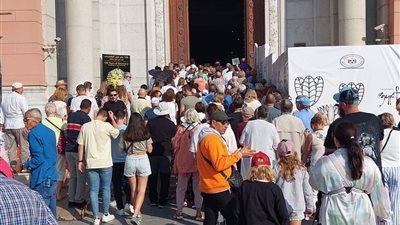 لم يلتفتوا لدعوات التخريب.. زحام شديد من السياح لزيارة المتحف المصري بالتحرير