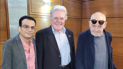 حسين فهمي وأمير رمسيس يستقبلان المخرج بيلا تار استعدادًا لـ تكريمه بالدورة الـ44 من مهرجان القاهرة