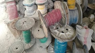 القبض على صاحب مصنع أسلاك كهربائية دون ترخيص بـ البساتين