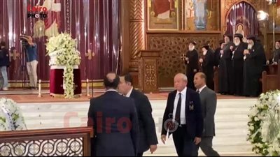 بحضور نجيب ساويرس.. صلاة الجناز على رجل الأعمال رؤوف غبور بالكاتدرائية المرقسية | بث مباشر