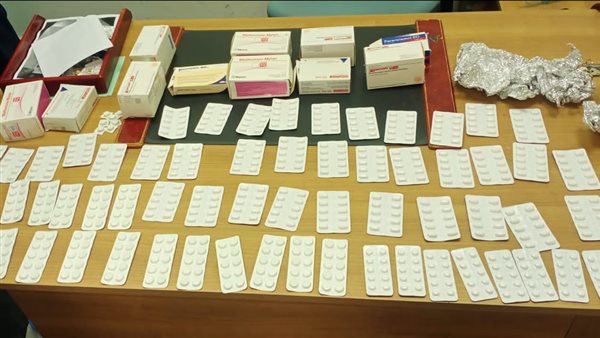 عقاقير مخدرة داخل