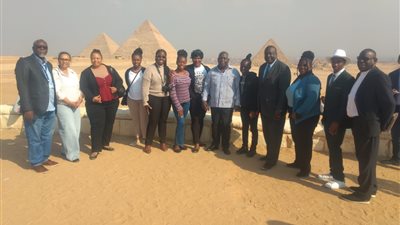 على هامش Cop 27.. أهرامات الجيزة تستقبل رئيس وزراء الباهاما والوفد المرافق له