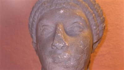 عرض رأس تمثال تعود للقرن الثاني الميلادي بمتحف آثار الغردقة | صور 