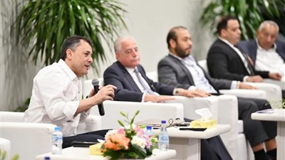 وزير السياحة ومحافظ جنوب سيناء يعقدان اجتماعًا مع عدد من المستثمرين السياحيين