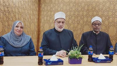 وكيل الأزهر يكرَّم طروب رسلان مدير عام التعليم الخاص تقديرًا لعطائها الوطني