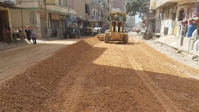 رصف 12 طريقًا بتكلفة 62 مليون و968 ألف جنيه بالبحيرة