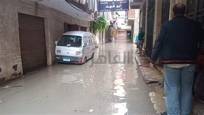 مياه الأمطار تغمر شوارع العجمي بالإسكندرية