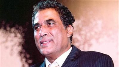 شقيقة أحمد زكي تؤدي مناسك العمرة للراحل بمناسبة ذكرى ميلاده |خاص