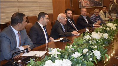 محافظ بورسعيد يبحث مع وفدين سعودي وإنجليزي سبل إقامة محطتي صرف صناعي بالمنطقة الصناعية | صور