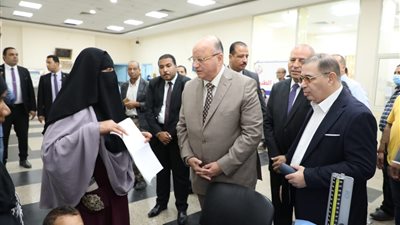 محافظ القاهرة يتفقد المركز الطبي وأعمال القافلة الطبية المجانية لقاطني أهالينا بحي السلام