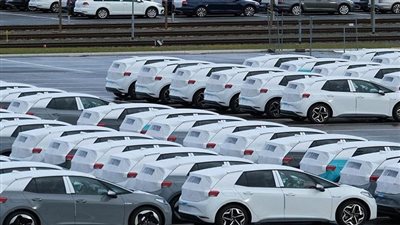 مجلس الوزراء يعتمد قواعد استيراد المصريين في الخارج للسيارات | بث مباشر