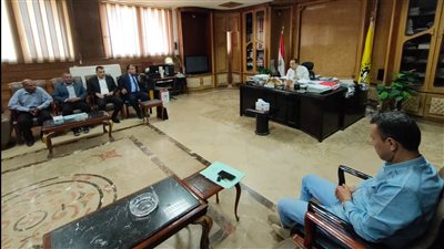 محافظ شمال سيناء يلتقي صيادي البحر بالعريش لبحث مطالبهم