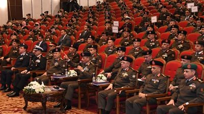 وزير الدفاع يشهد مناقشة البحث الرئيسي لإدارة الشئون المعنوية للقوات المسلحة