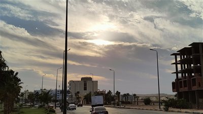 بعد سيول الشلاتين.. سحب وغيوم منخفضة بالغردقة| بث مباشر