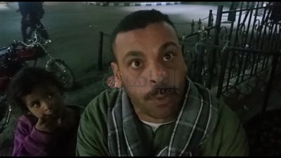 ماسح أحذية يعثر على 100 ألف جنيه ويعيدها لصاحبها في قنا: عايز أربي عيالي بالحلال