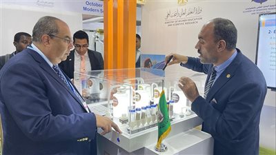 رائد المناخ لقمة COP27 ومحافظ جنوب سيناء يزوران جناح جامعة القاهرة بالمنطقة الخضراء بشرم الشيخ