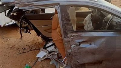 السيارة انشطرت لنصفين.. إصابة سائق وطفلين في حادث على طريق السويس | صور