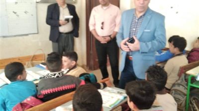 وكيل تعليم القليوبية يشدد على منع الباعة الجائلين أمام بوابات المدارس