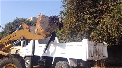 محافظ أسيوط: رفع 250 طن نواتج تطهير من مصرف الخياطة بالبداري بالتنسيق مع الري