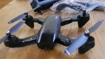 جمارك منفذ قسطل البري تضبط محاولة تهريب طائرة تنصت وتجسس لاسلكية ونقد مصري