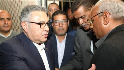 محافظ البحر الأحمر يقدم العزاء لأسرة بطل التايكوندو بعد وفاته في حادث مروري| صور