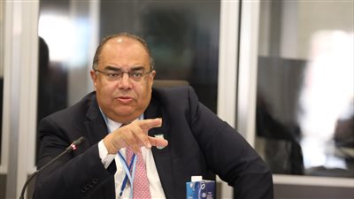 محيي الدين يطالب بحشد الاستثمارات لتعزيز صمود البنية التحتية في مواجهة التغيرات المناخية