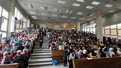 جامعة حلوان تعقد ندوة توعوية لتأهيل الطلاب للالتحاق بالمشروع القومي لمحو الأمية 