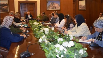 محافظ بورسعيد يناقش الخطوات التنفيذية للبدء في إنشاء  محطة صرف صناعي