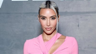 بعد تبرعها بمليون دولار.. كيم كارداشيان تحصد جائزة Giving Tree لجهودها في علاج مشاكل الأطفال