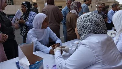 جامعة القاهرة تنظم حملة توعوية بمرض السكر وطرق الوقاية منه | صور