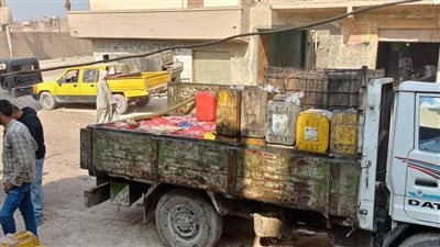 ضبط 2 طن زيت طعام مستخدمة قبل إعادة تكريرها وبيعها مجددًا للمواطنين بالصف
