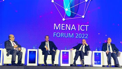 وزير الاتصالات: أكثر من 90% من حركة البيانات بين الشرق والغرب تمر بمصر