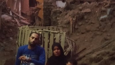 بعد انهيار منزلهم في بنها.. أب يناشد المسؤولين: بناتي بيبكوا من البرد والشارع وربنا نجانا من الموت