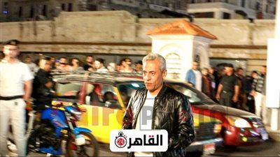 خلال تصوير مسلسلهما الجديد.. الأمن يتدخل لإنقاذ صبري فواز وشيرين رضا من تزاحم الجمهور بالإسكندرية 