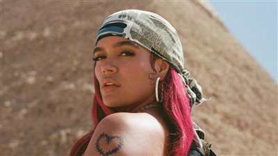 بعد تصدرها التريند العالمي.. من هي المغنية الكولومبية كارول جي صاحبة أغنية القاهرة؟