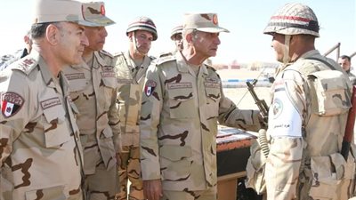 وزير الدفاع يشهد إجراءات تفتيش الحرب لـ إحدى تشكيلات المنطقة الغربية العسكرية