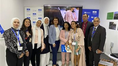 طلاب بجامعة عين شمس يقدمون مشروعًا بحثيًا عن التأثير الاجتماعي لتغير المناخ| صور