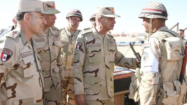 وزير الدفاع يشهد