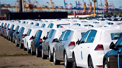 تعرف على سبب ارتفاع أسعار السيارات في مصر رغم انخفاضها بالخارج | فيديو