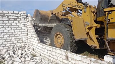  إزالة 13 حالة تعدٍ على الأراضي الزراعية وأملاك الدولة بقرى أسيوط